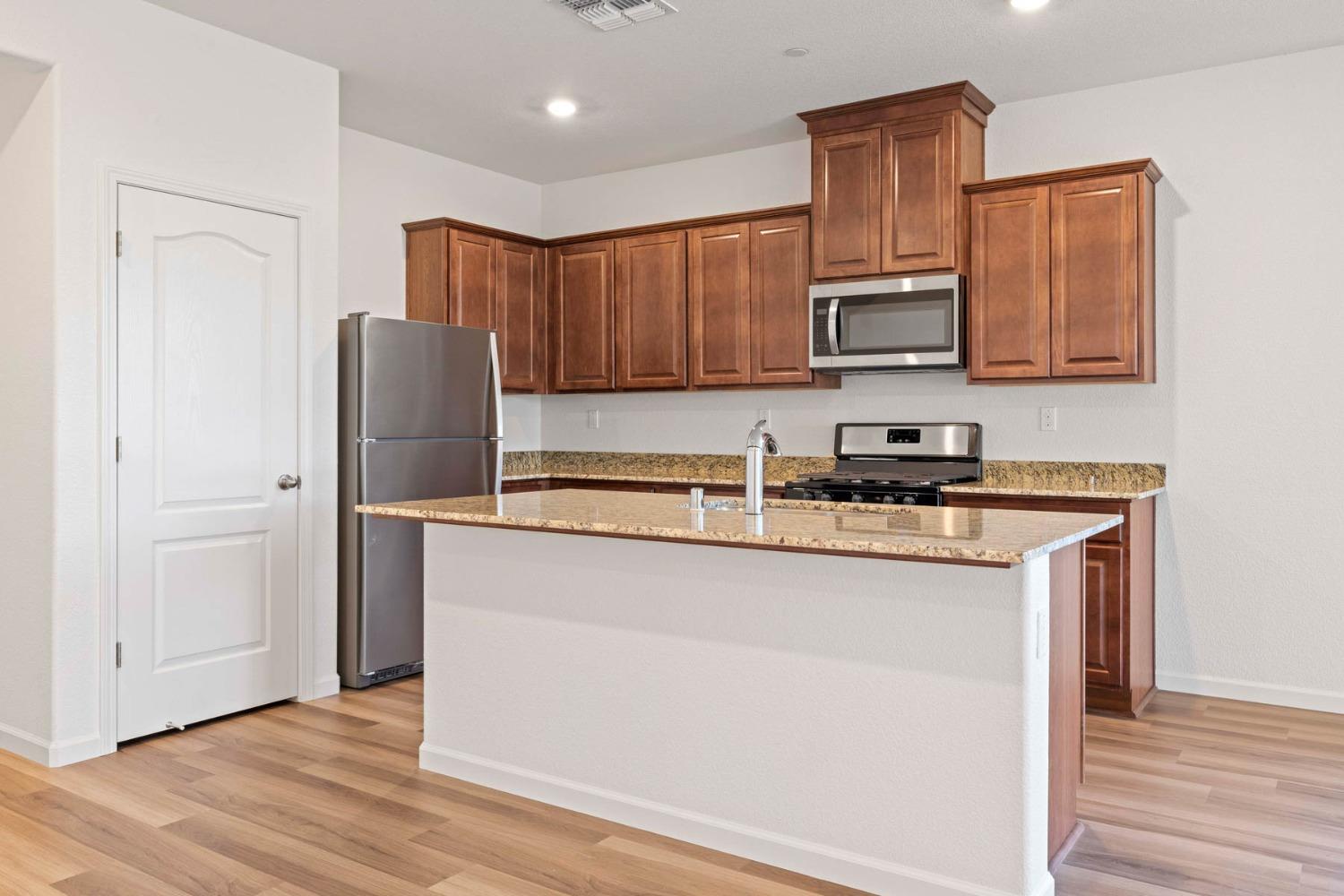 Detail Gallery Image 4 of 11 For 3037 Aerosmith Way, Stockton,  CA 95212 - 4 Beds | 2 Baths