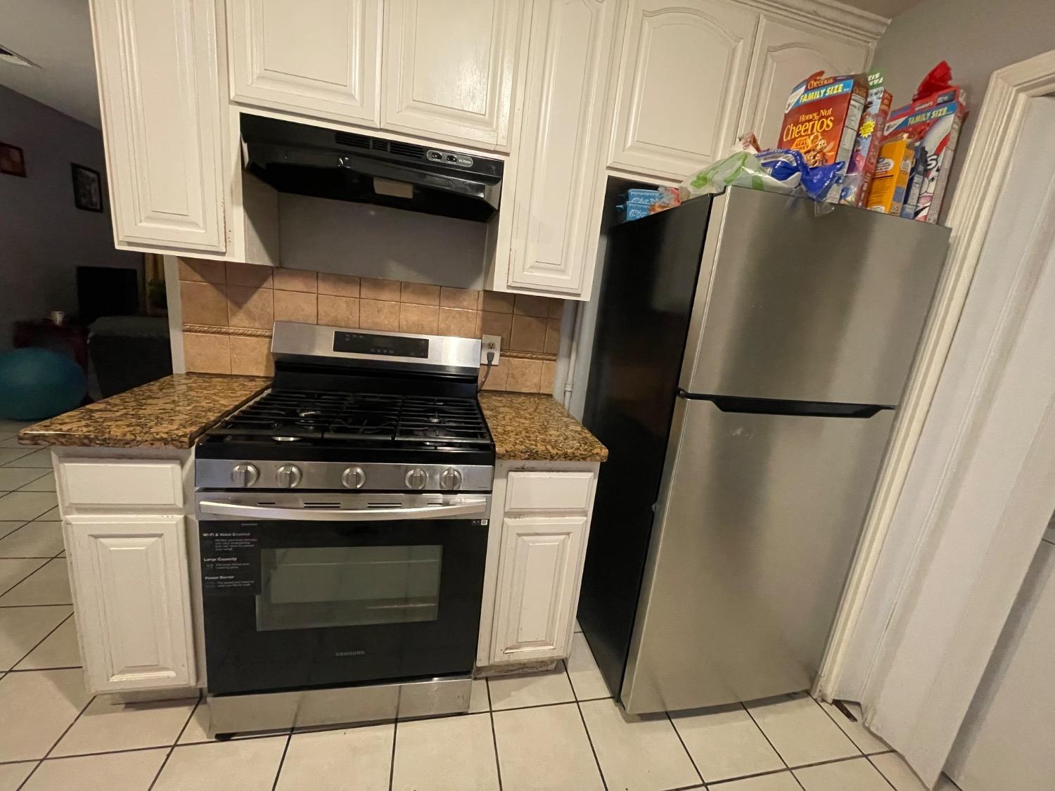Detail Gallery Image 3 of 9 For 4727 Tanglewood Ct, Stockton,  CA 95207 - 3 Beds | 2 Baths