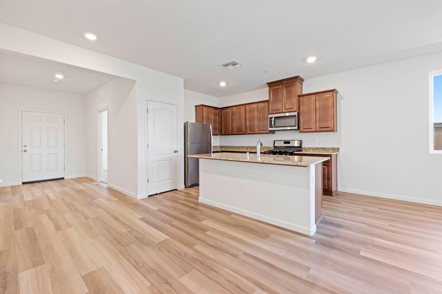 Detail Gallery Image 5 of 11 For 3037 Aerosmith Way, Stockton,  CA 95212 - 4 Beds | 2 Baths