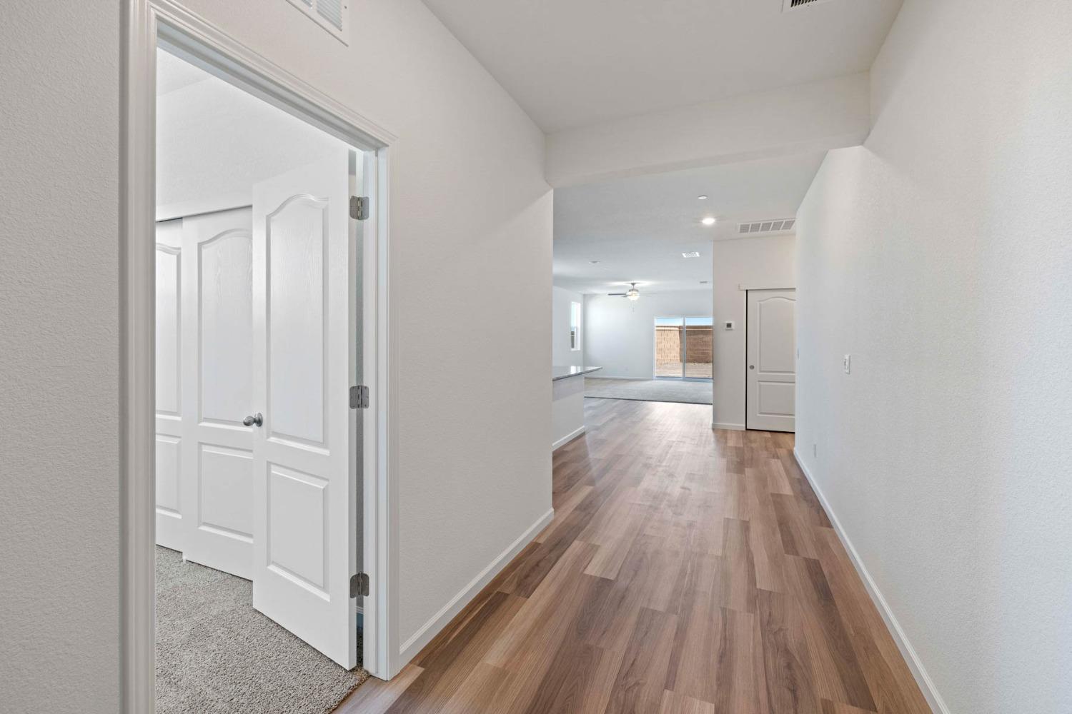 Detail Gallery Image 2 of 11 For 3037 Aerosmith Way, Stockton,  CA 95212 - 4 Beds | 2 Baths