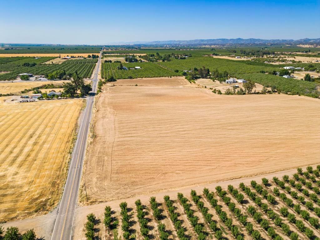 Harrington Avenue, Arbuckle, California image 9