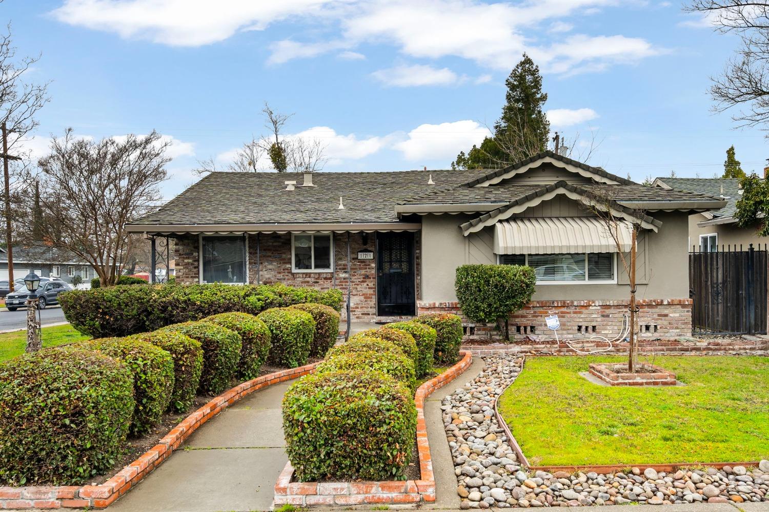 Detail Gallery Image 3 of 42 For 121 Nottingham Dr, Stockton,  CA 95207 - 3 Beds | 2 Baths