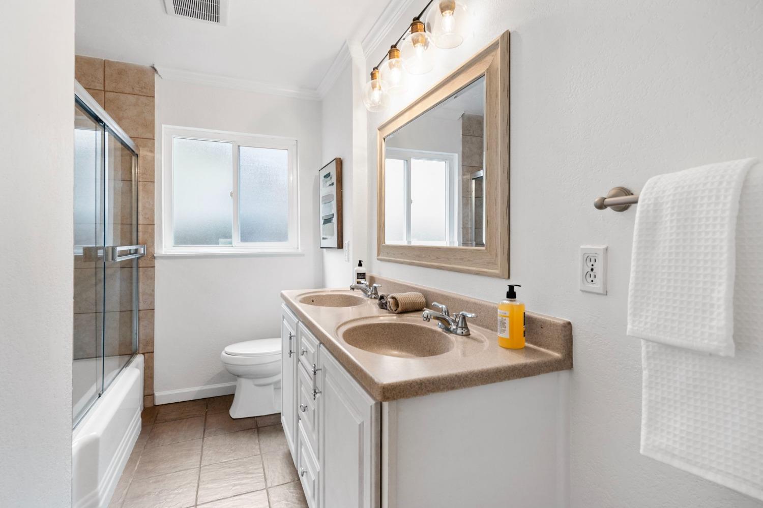 Detail Gallery Image 35 of 42 For 121 Nottingham Dr, Stockton,  CA 95207 - 3 Beds | 2 Baths