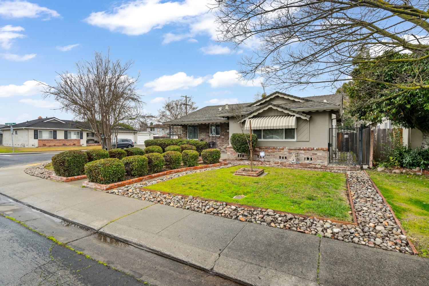 Detail Gallery Image 7 of 42 For 121 Nottingham Dr, Stockton,  CA 95207 - 3 Beds | 2 Baths