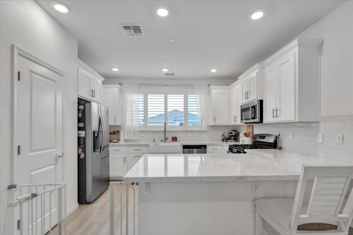 Detail Gallery Image 10 of 32 For 1730 Botticelli Way, Lodi,  CA 95242 - 4 Beds | 2/1 Baths
