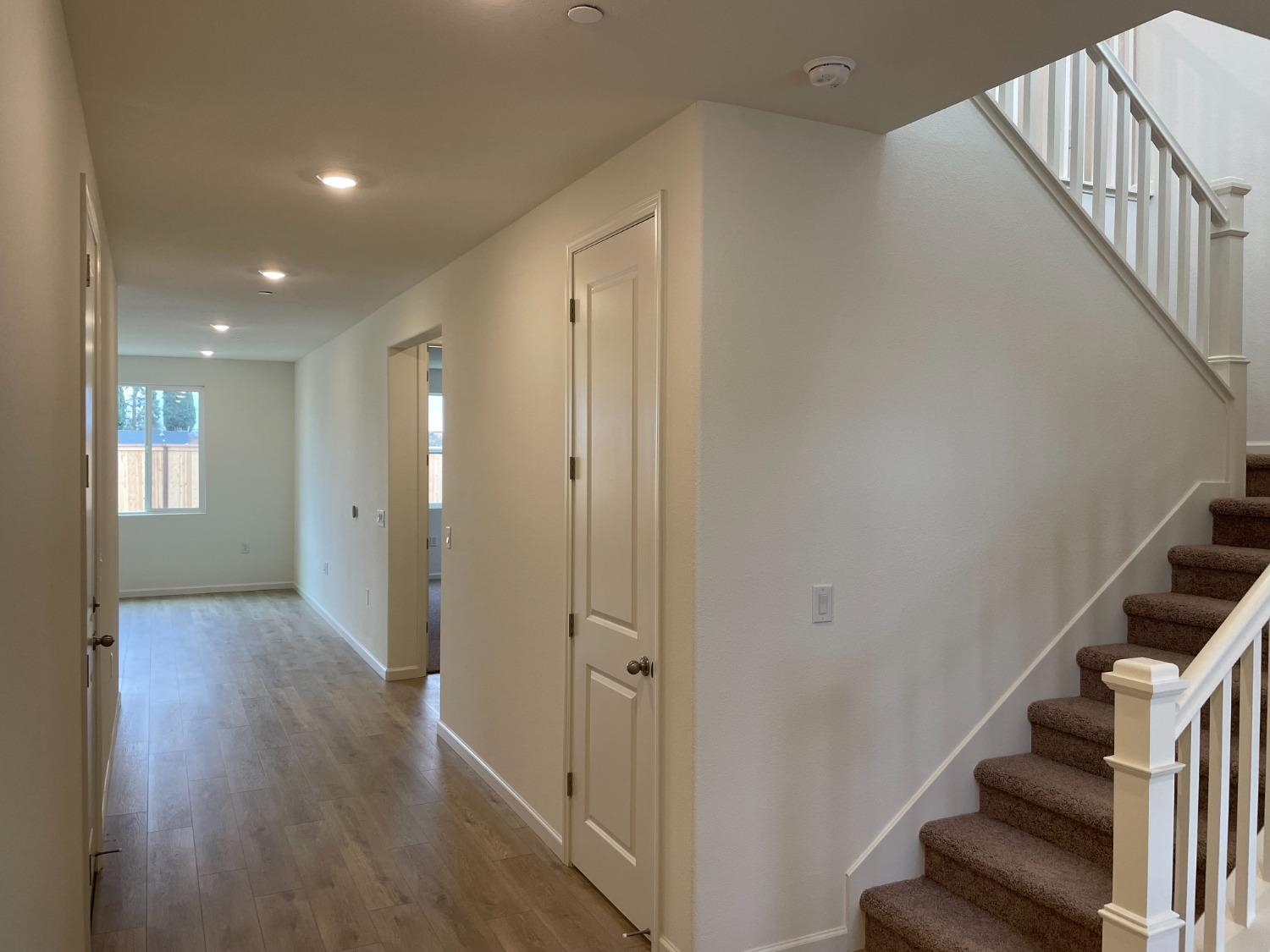 Detail Gallery Image 4 of 27 For 6329 Sun Haven St, Hughson,  CA 95326 - 5 Beds | 3/1 Baths