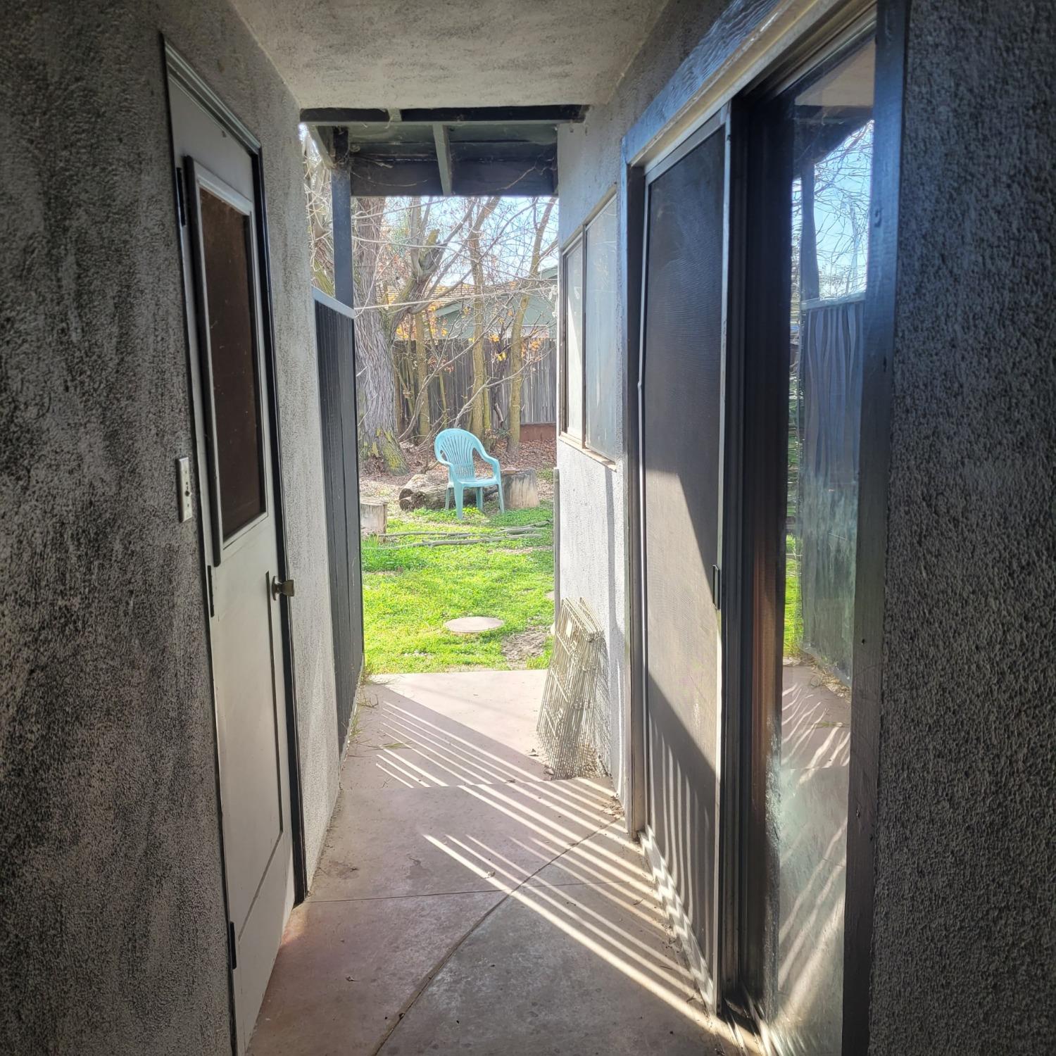 Detail Gallery Image 8 of 22 For 1401 E Blossom St, Dos Palos,  CA 93620 - 4 Beds | 2 Baths