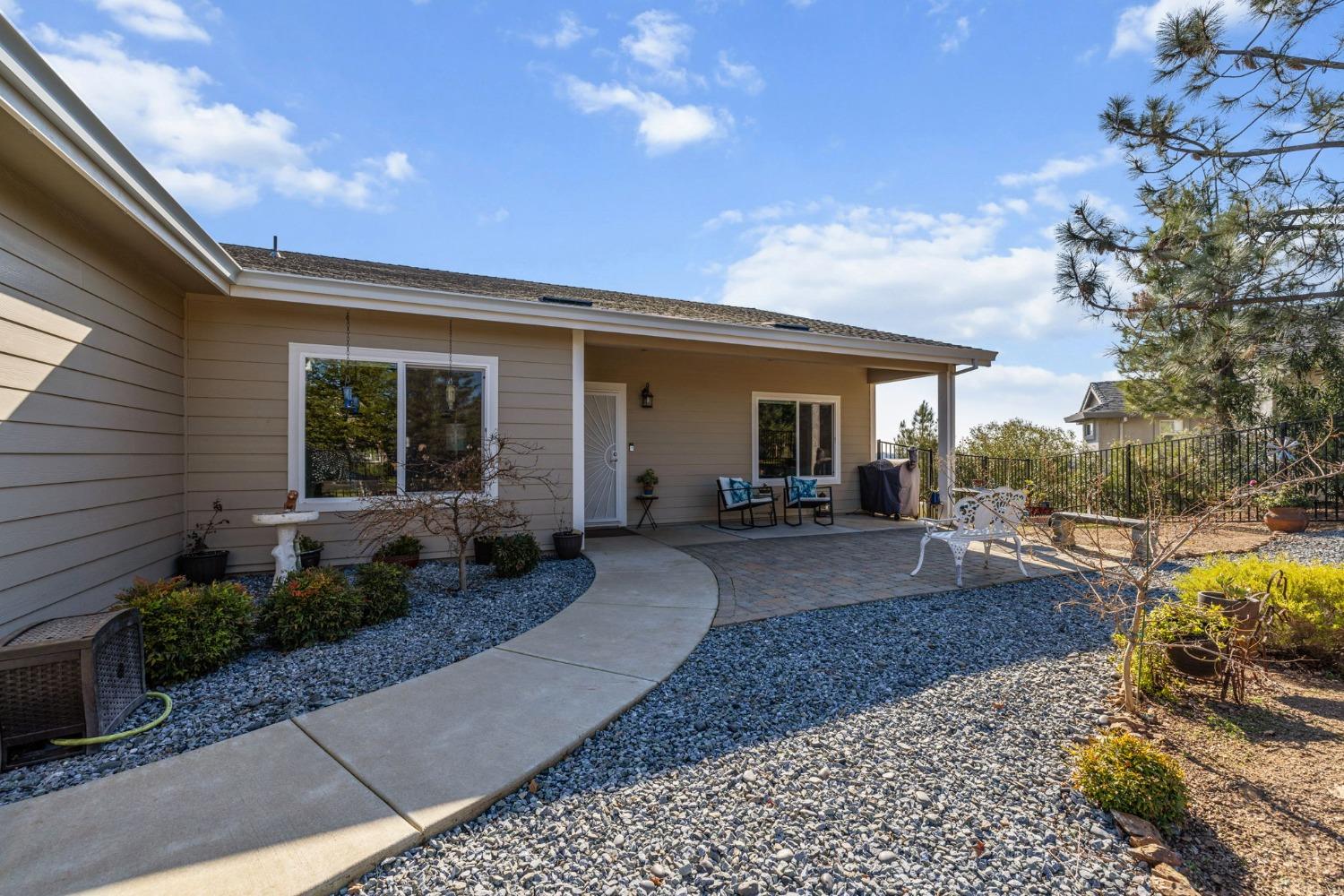 Detail Gallery Image 4 of 56 For 1730 Deadwood Ct, Cool,  CA 95614 - 4 Beds | 2 Baths