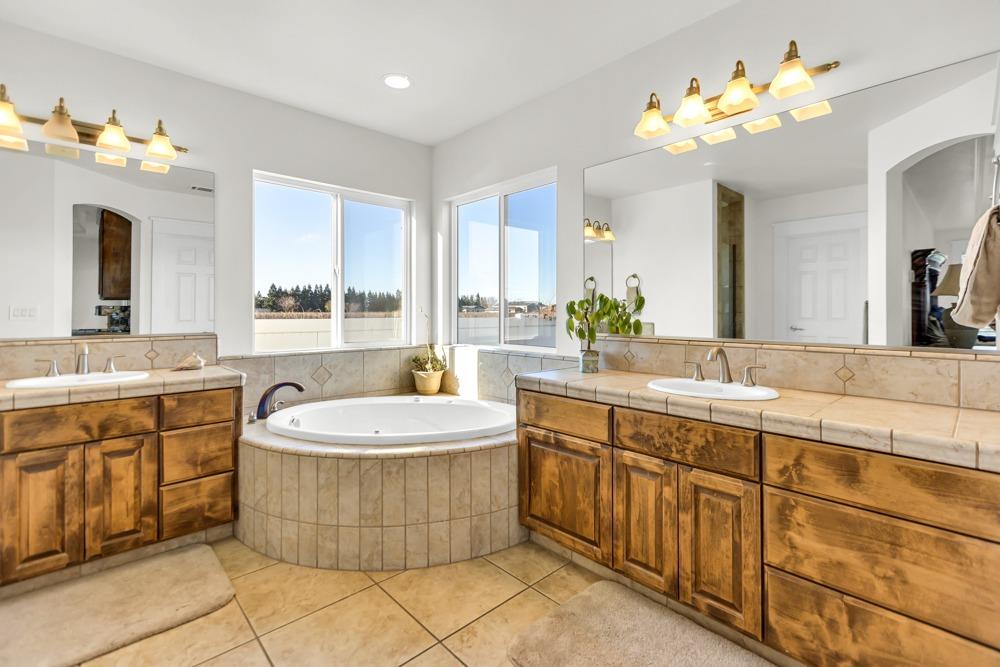 Detail Gallery Image 19 of 95 For 6539 E Peltier Rd, Acampo,  CA 95220 - 3 Beds | 2/1 Baths