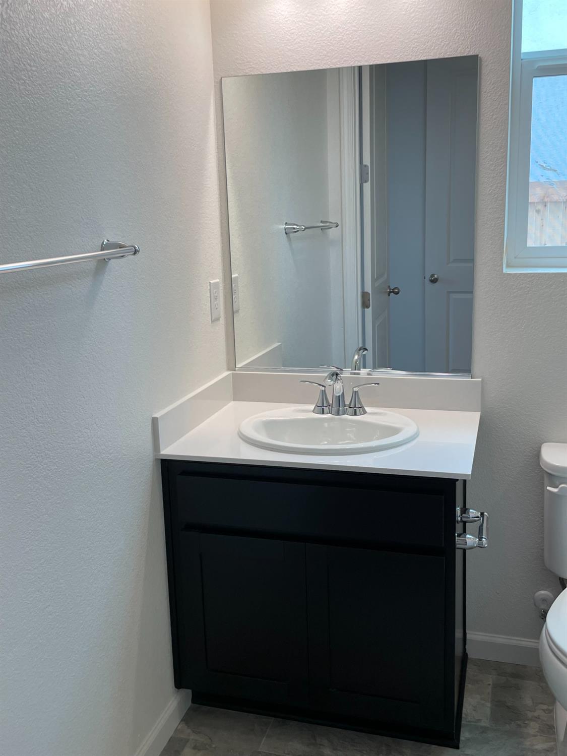 Detail Gallery Image 11 of 27 For 6329 Sun Haven St, Hughson,  CA 95326 - 5 Beds | 3/1 Baths