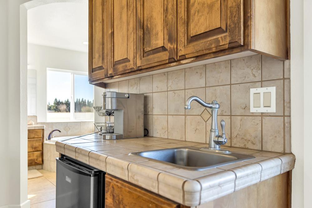 Detail Gallery Image 24 of 95 For 6539 E Peltier Rd, Acampo,  CA 95220 - 3 Beds | 2/1 Baths