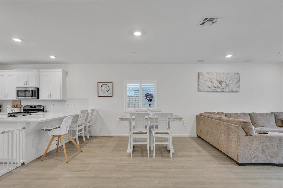 Detail Gallery Image 13 of 32 For 1730 Botticelli Way, Lodi,  CA 95242 - 4 Beds | 2/1 Baths