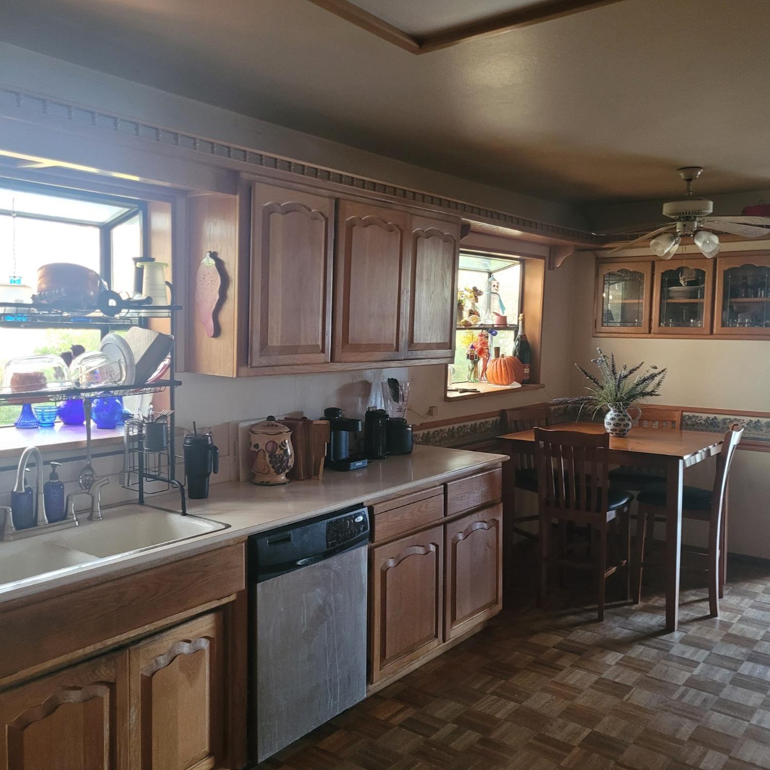 Detail Gallery Image 9 of 22 For 1401 E Blossom St, Dos Palos,  CA 93620 - 4 Beds | 2 Baths