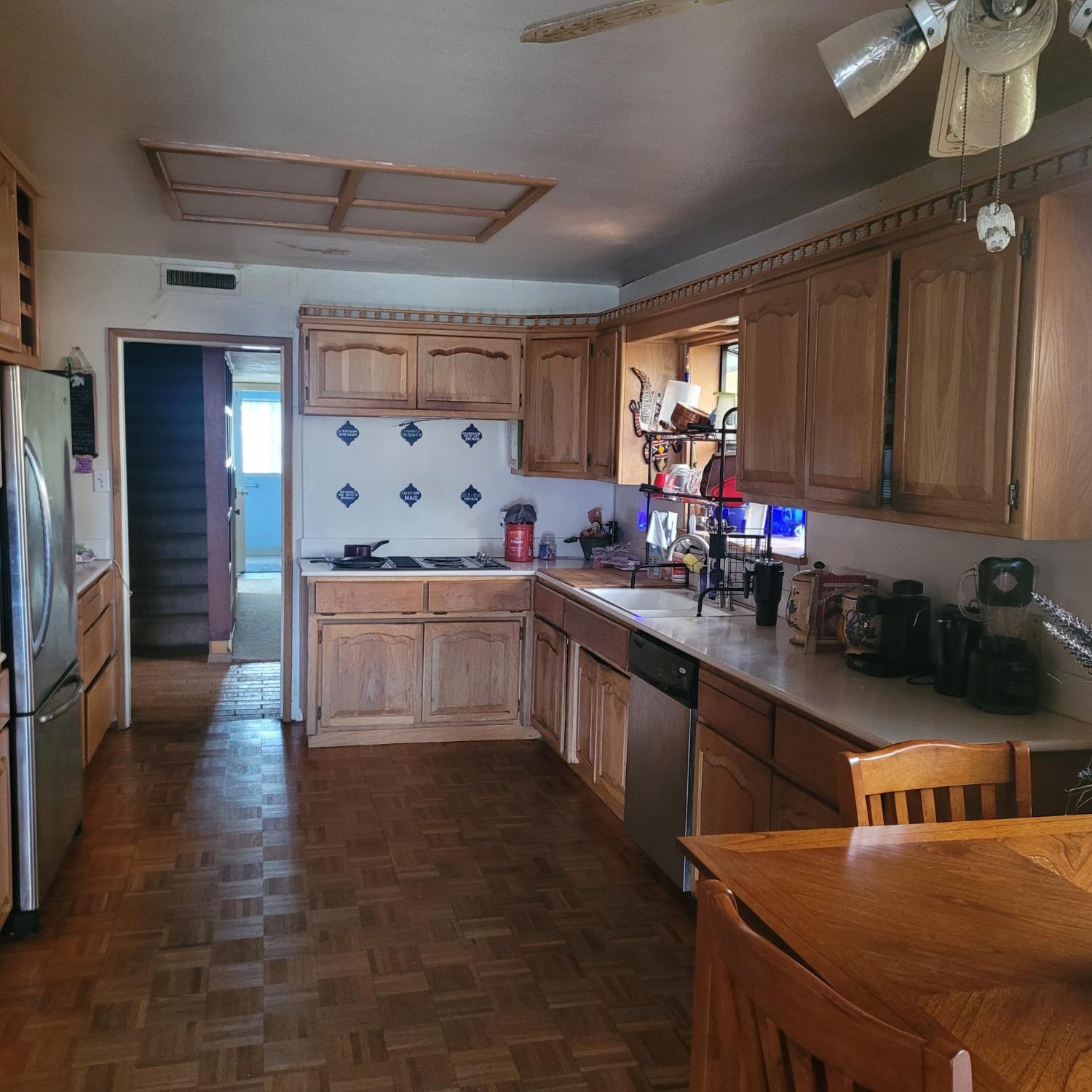 Detail Gallery Image 6 of 22 For 1401 E Blossom St, Dos Palos,  CA 93620 - 4 Beds | 2 Baths