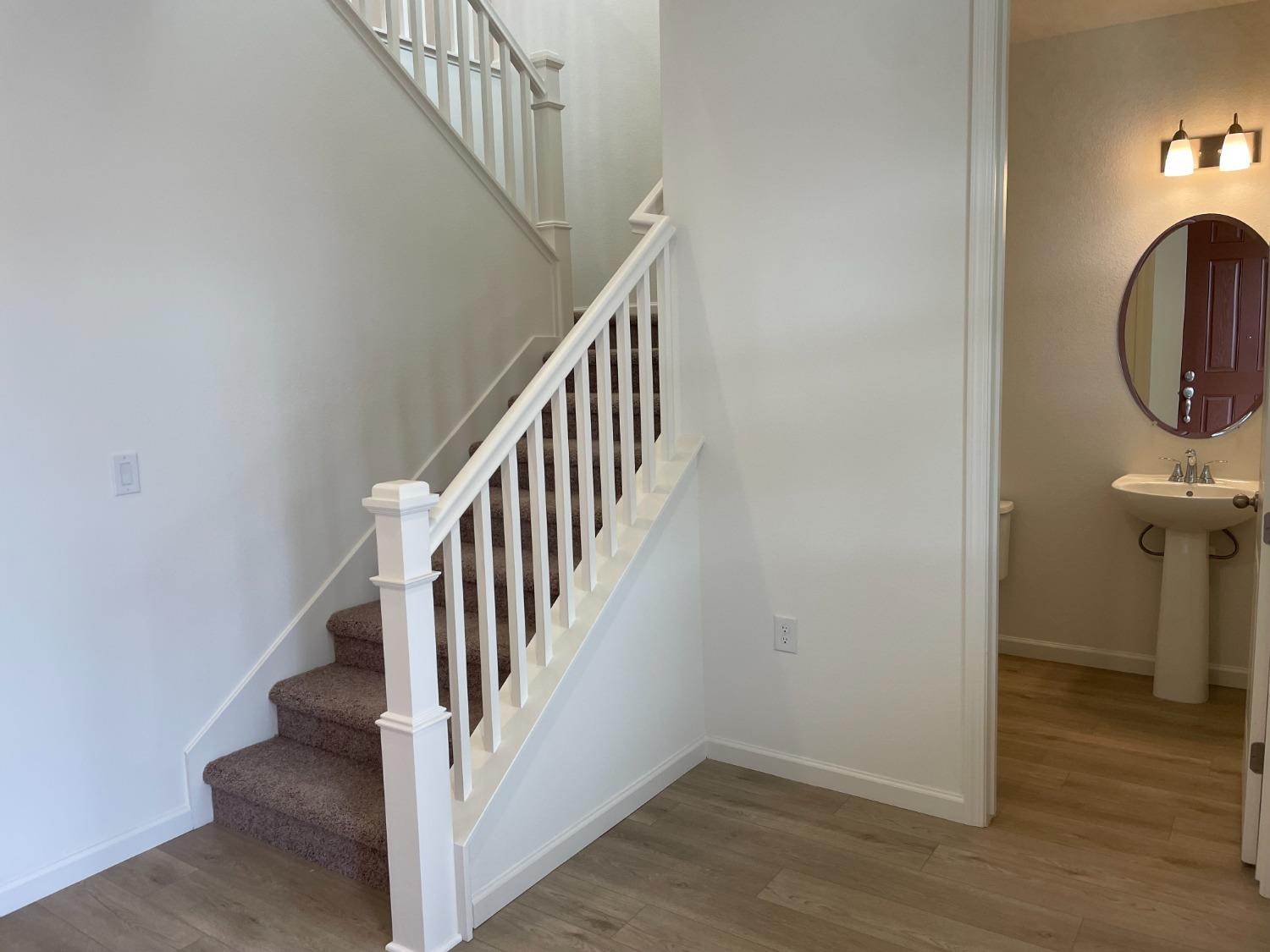 Detail Gallery Image 3 of 27 For 6329 Sun Haven St, Hughson,  CA 95326 - 5 Beds | 3/1 Baths