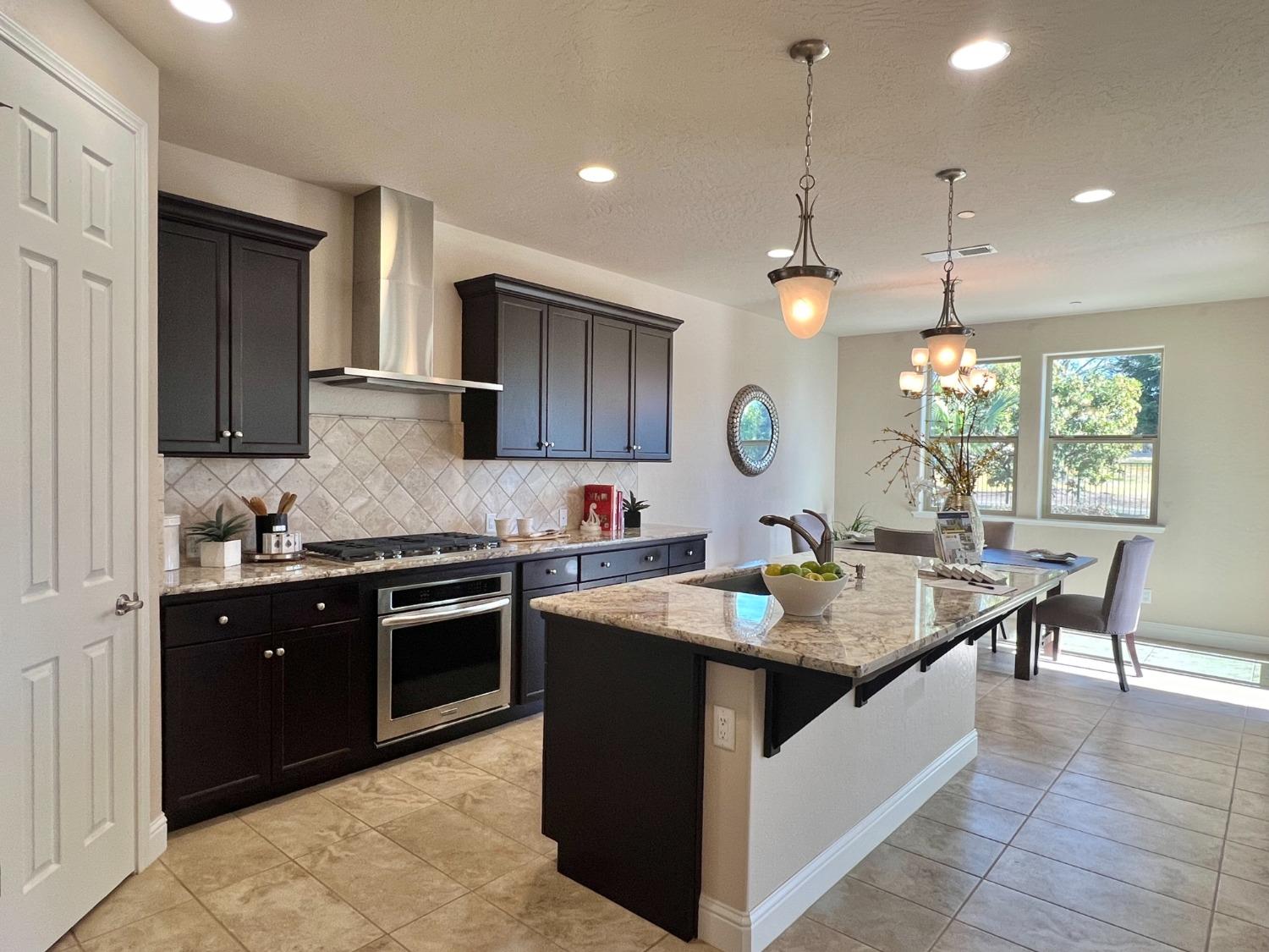 Detail Gallery Image 11 of 41 For 11672 N via Venitzia Ave, Fresno,  CA 93730 - 3 Beds | 2/1 Baths