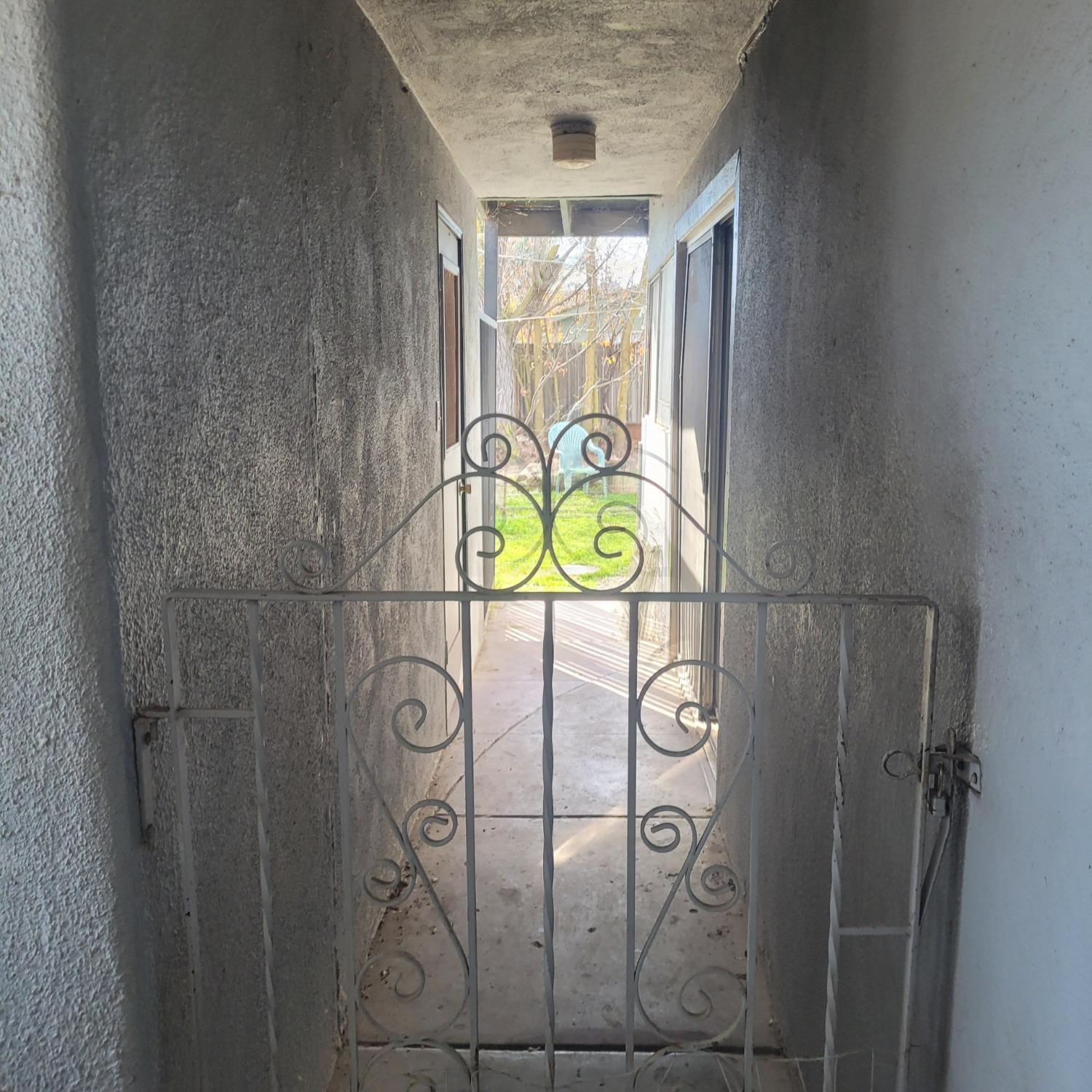 Detail Gallery Image 3 of 22 For 1401 E Blossom St, Dos Palos,  CA 93620 - 4 Beds | 2 Baths