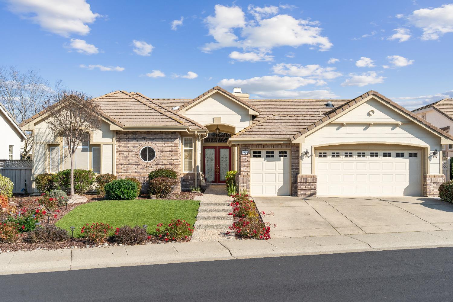 7125 Kingbird Lane