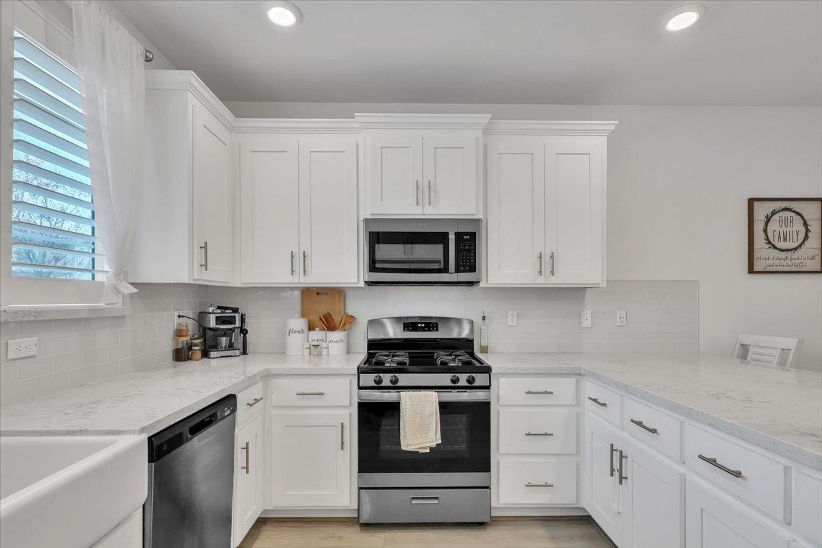 Detail Gallery Image 9 of 32 For 1730 Botticelli Way, Lodi,  CA 95242 - 4 Beds | 2/1 Baths