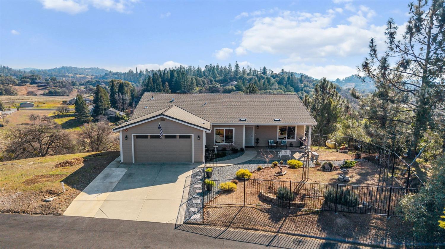 Detail Gallery Image 2 of 56 For 1730 Deadwood Ct, Cool,  CA 95614 - 4 Beds | 2 Baths
