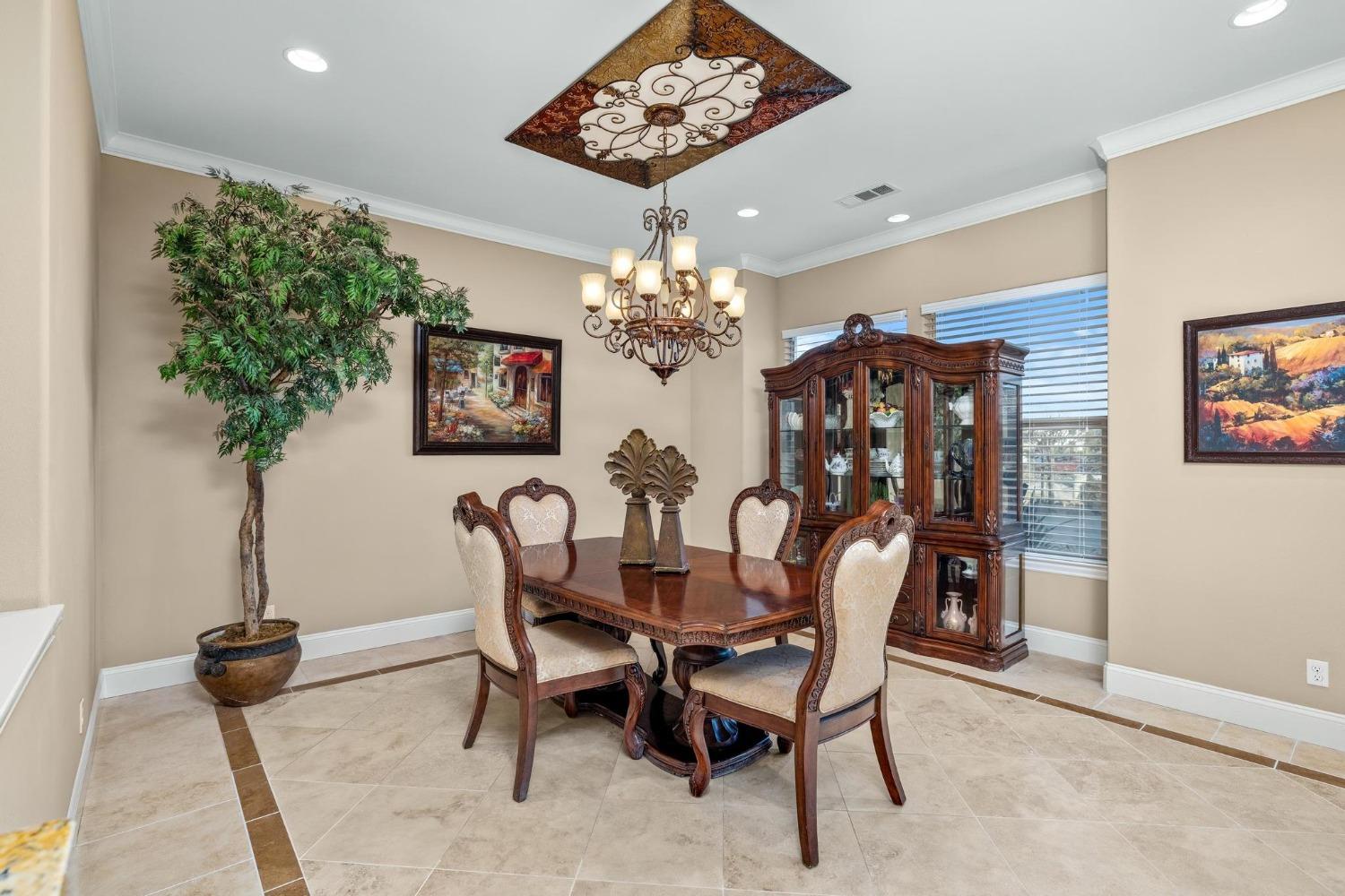 Detail Gallery Image 37 of 93 For 10717 Goldsborough Cir, Oakdale,  CA 95361 - 5 Beds | 5 Baths