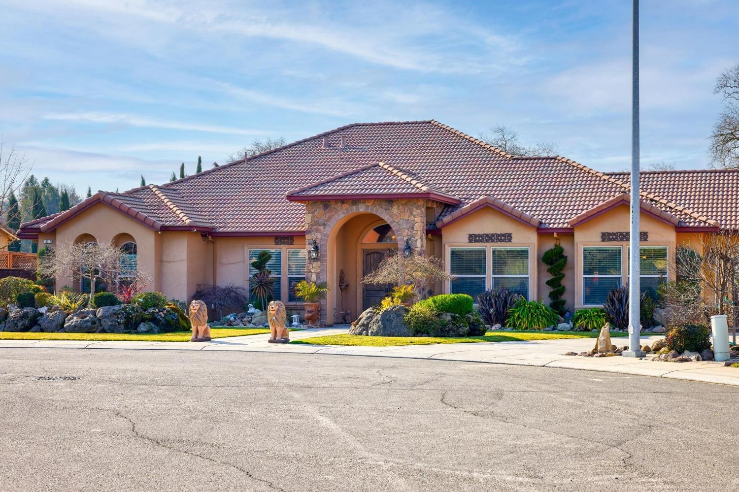 Detail Gallery Image 10 of 93 For 10717 Goldsborough Cir, Oakdale,  CA 95361 - 5 Beds | 5 Baths