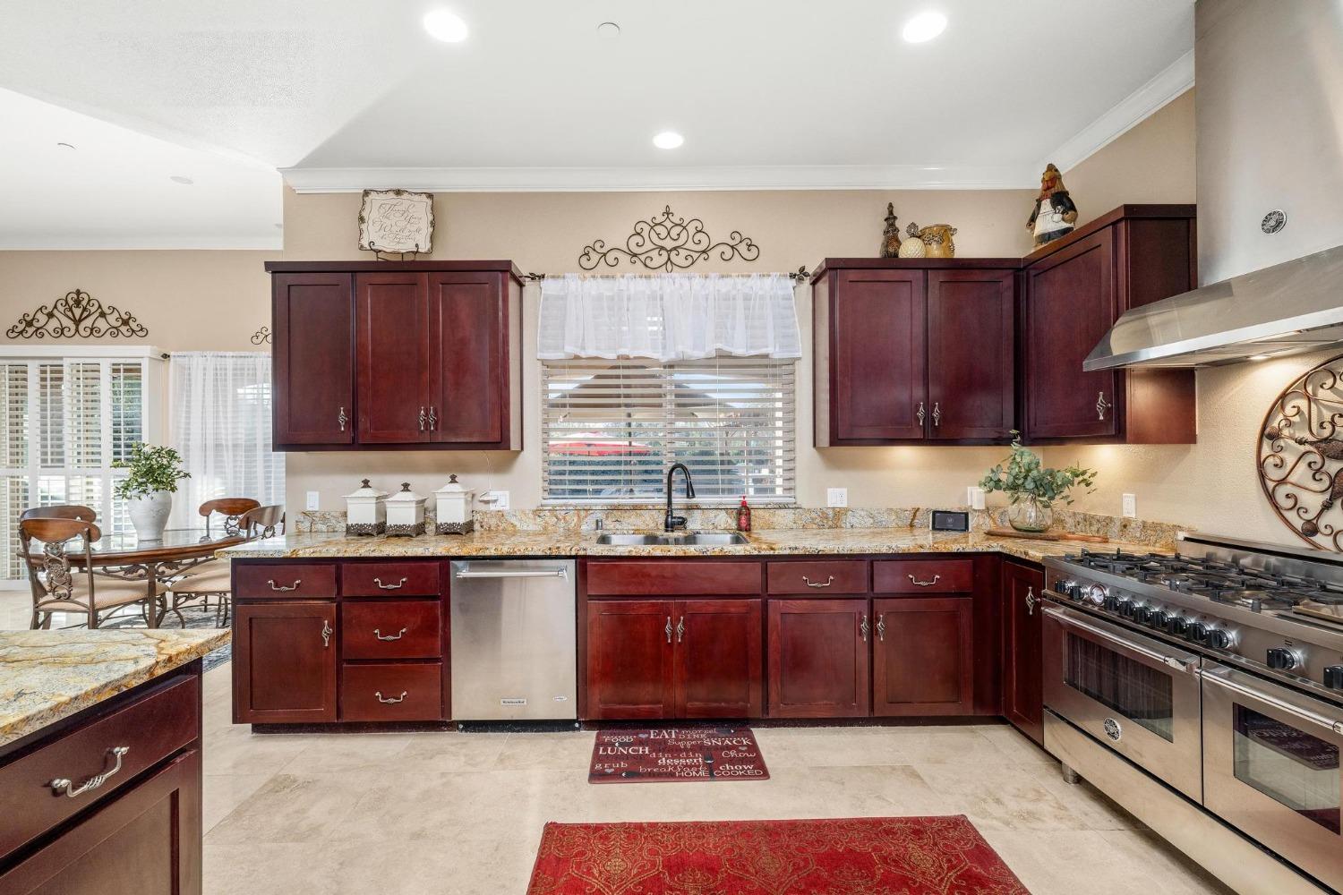 Detail Gallery Image 26 of 93 For 10717 Goldsborough Cir, Oakdale,  CA 95361 - 5 Beds | 5 Baths