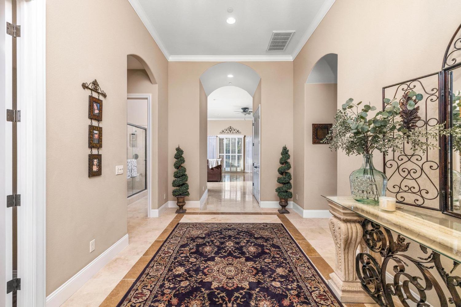Detail Gallery Image 21 of 93 For 10717 Goldsborough Cir, Oakdale,  CA 95361 - 5 Beds | 5 Baths