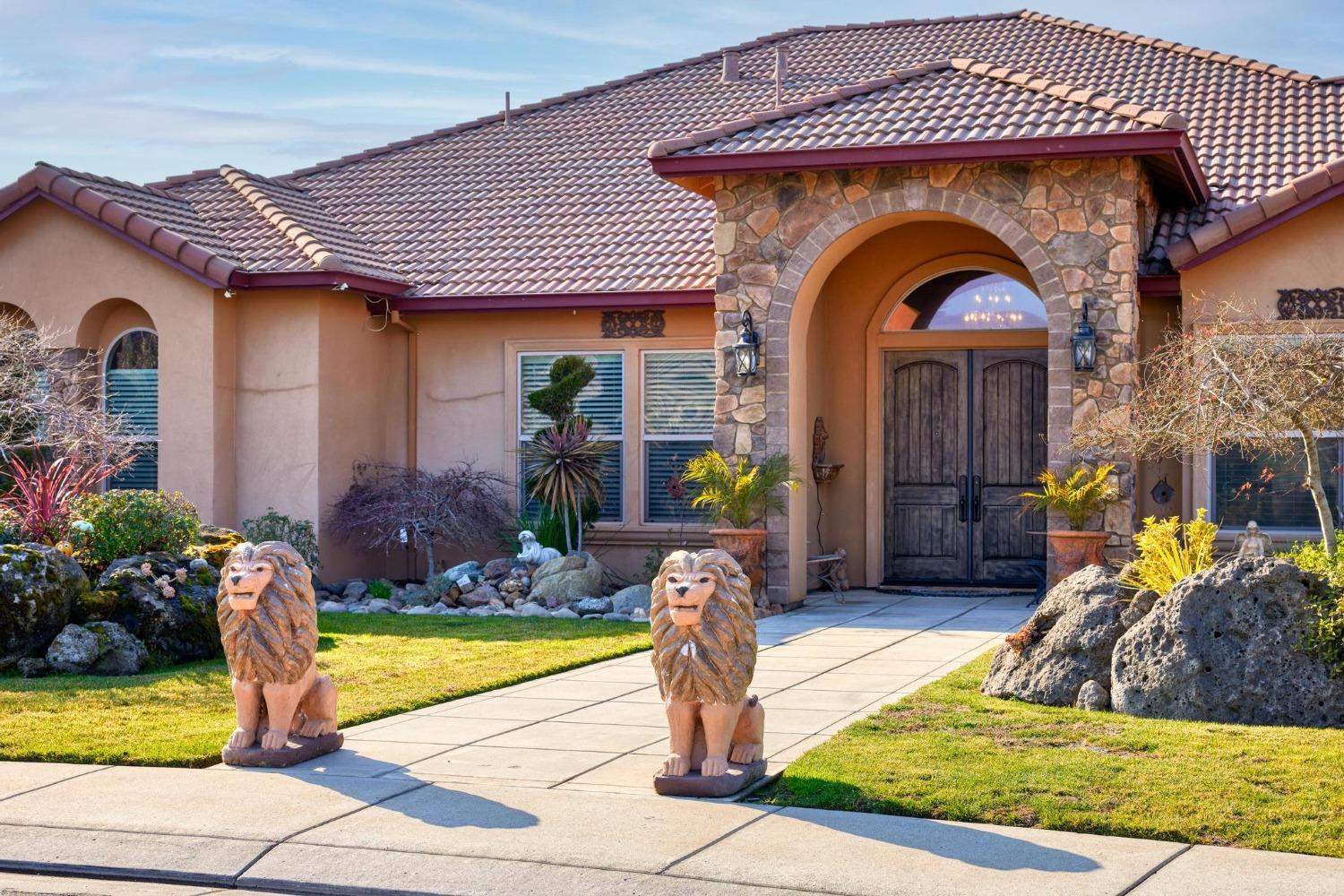 Detail Gallery Image 12 of 93 For 10717 Goldsborough Cir, Oakdale,  CA 95361 - 5 Beds | 5 Baths