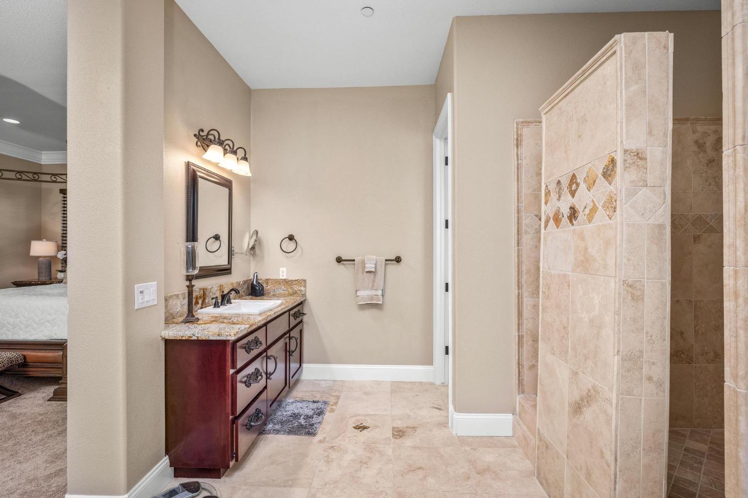 Detail Gallery Image 43 of 93 For 10717 Goldsborough Cir, Oakdale,  CA 95361 - 5 Beds | 5 Baths