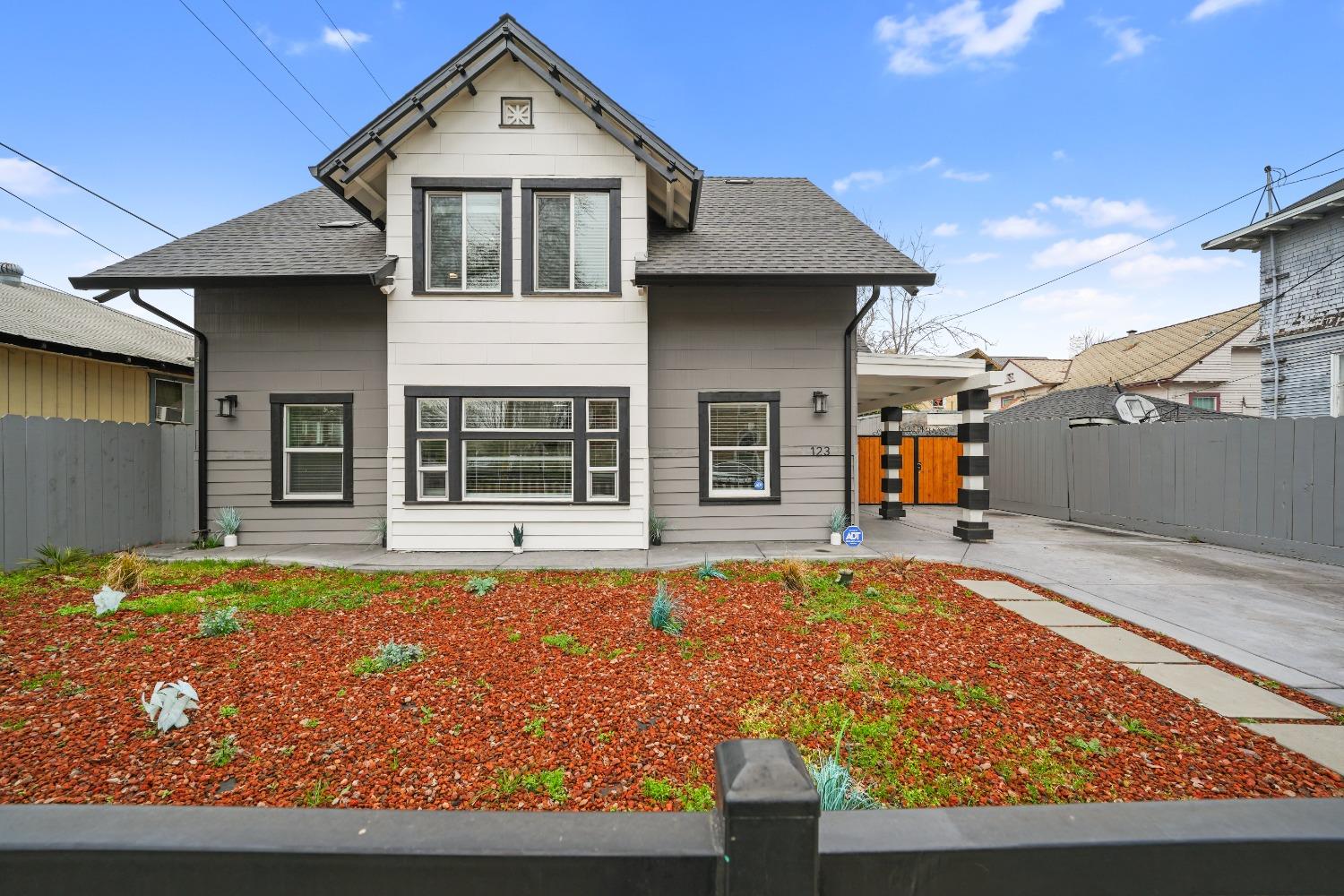 Detail Gallery Image 1 of 1 For 123 W Willow St, Stockton,  CA 95202 - 3 Beds | 2 Baths