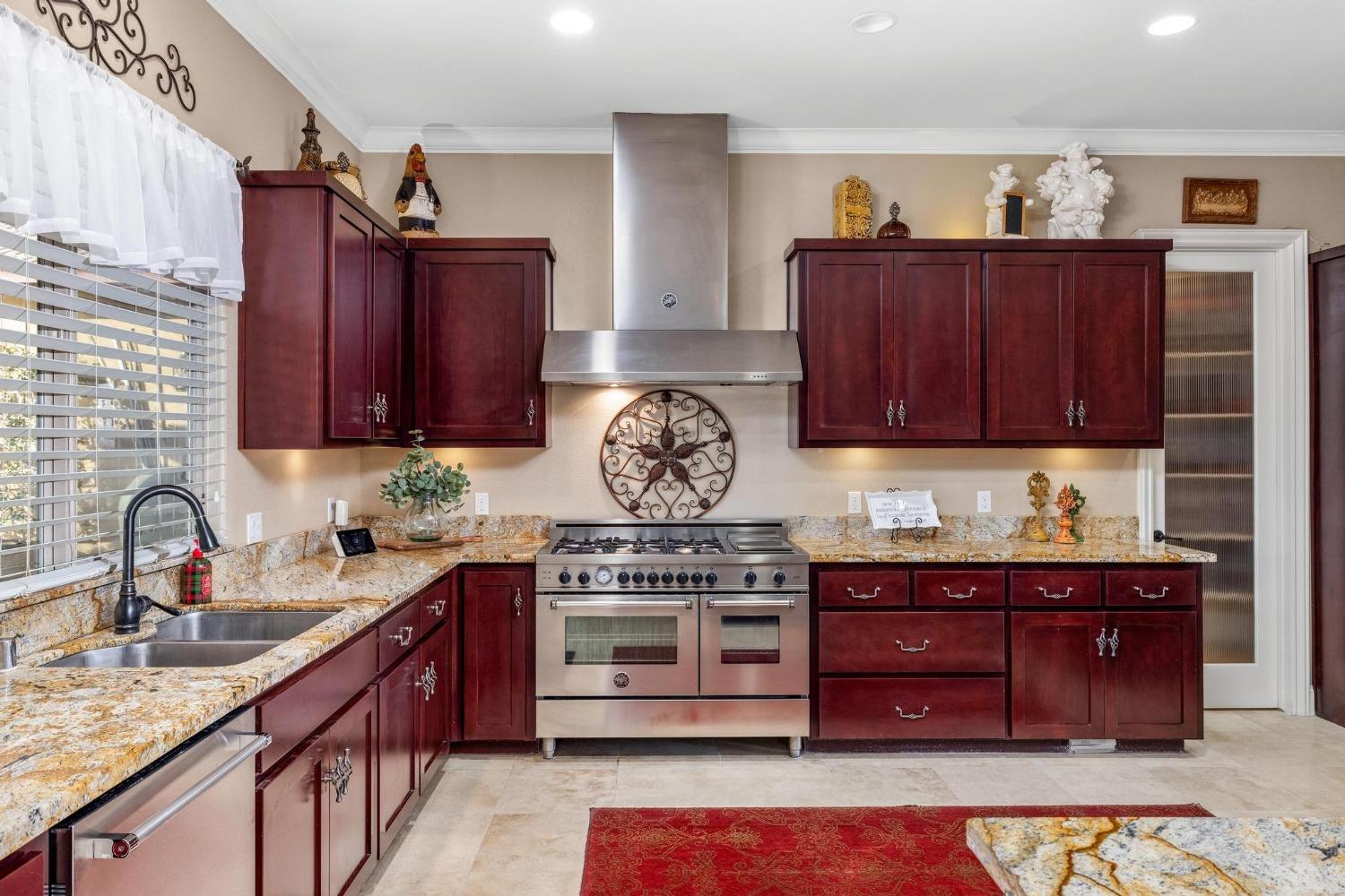 Detail Gallery Image 24 of 93 For 10717 Goldsborough Cir, Oakdale,  CA 95361 - 5 Beds | 5 Baths