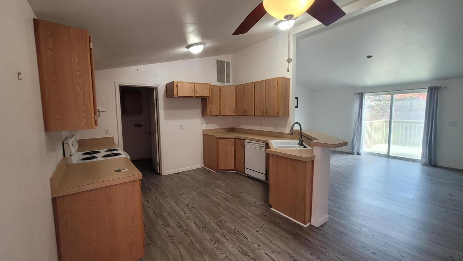 Detail Gallery Image 3 of 12 For 13905 Trinity Mountain Rd 83, Shasta,  CA 96033 - 3 Beds | 2 Baths