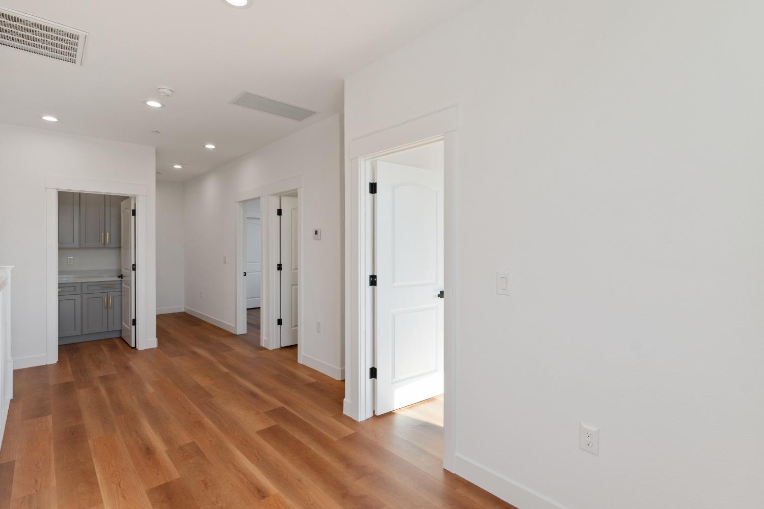 Detail Gallery Image 17 of 26 For 141 W 8th St, Stockton,  CA 95206 - 3 Beds | 3 Baths