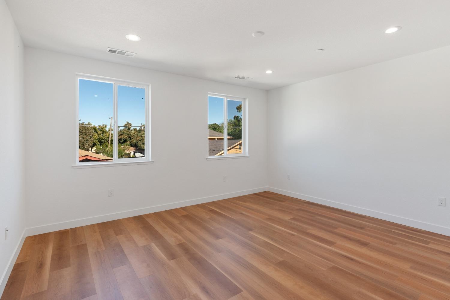 Detail Gallery Image 20 of 26 For 141 W 8th St, Stockton,  CA 95206 - 3 Beds | 3 Baths