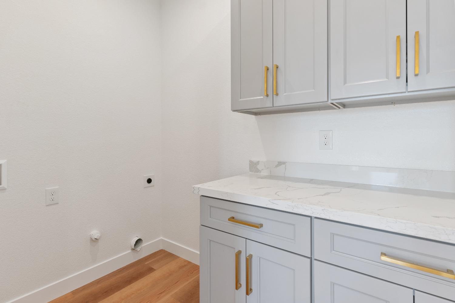 Detail Gallery Image 24 of 26 For 141 W 8th St, Stockton,  CA 95206 - 3 Beds | 3 Baths