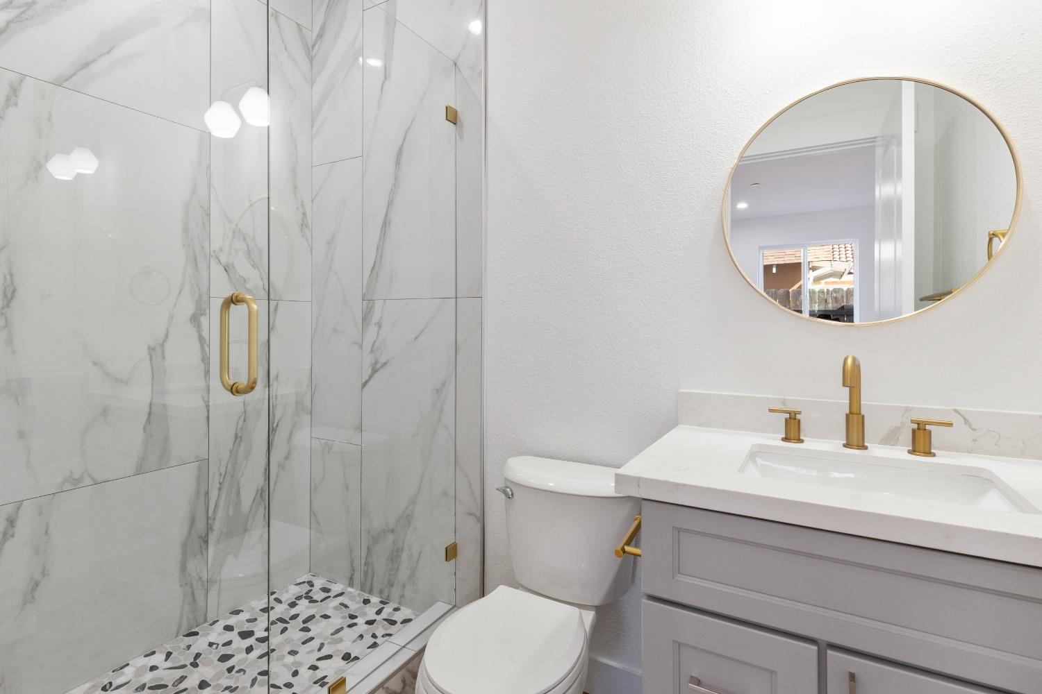Detail Gallery Image 13 of 26 For 141 W 8th St, Stockton,  CA 95206 - 3 Beds | 3 Baths