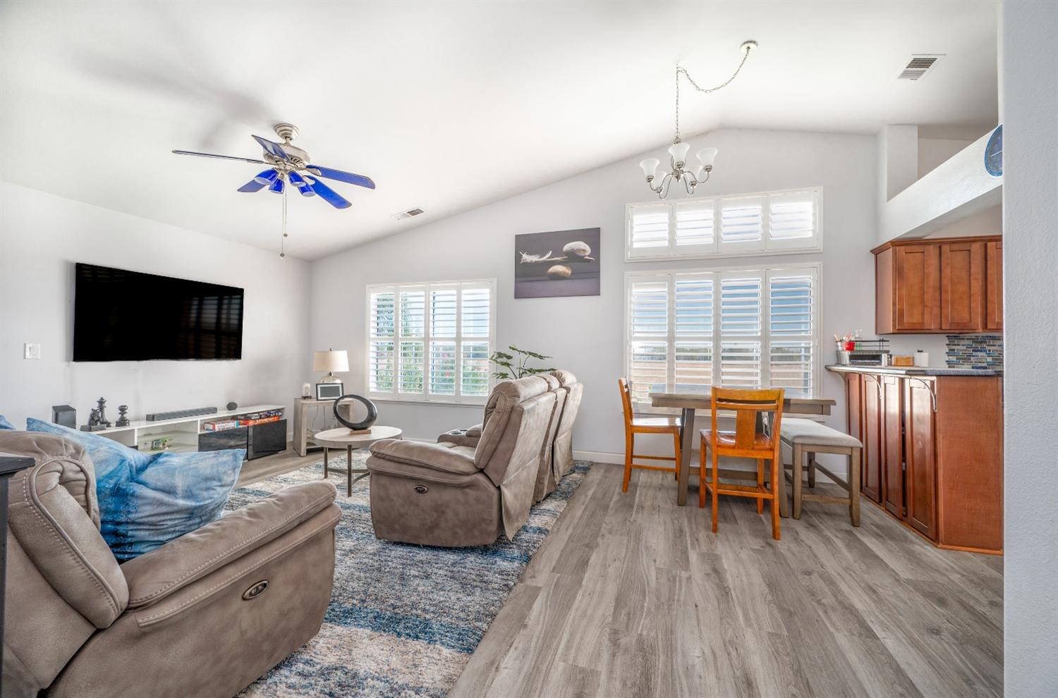 Detail Gallery Image 10 of 40 For 1178 Cherry Oak Ln, Manteca,  CA 95336 - 3 Beds | 2/1 Baths