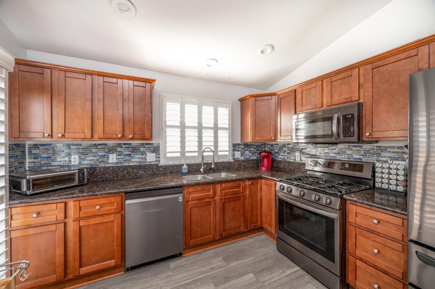 Detail Gallery Image 2 of 40 For 1178 Cherry Oak Ln, Manteca,  CA 95336 - 3 Beds | 2/1 Baths