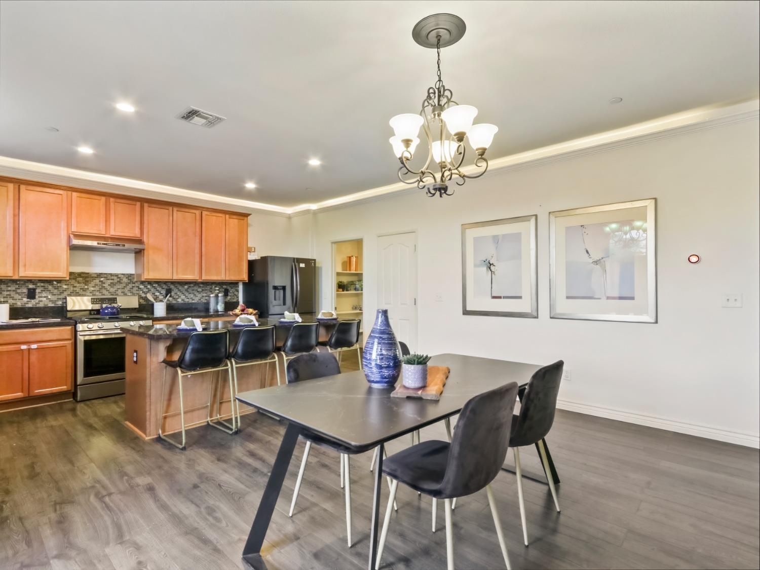 Hazelton Way, Sacramento, California image 15