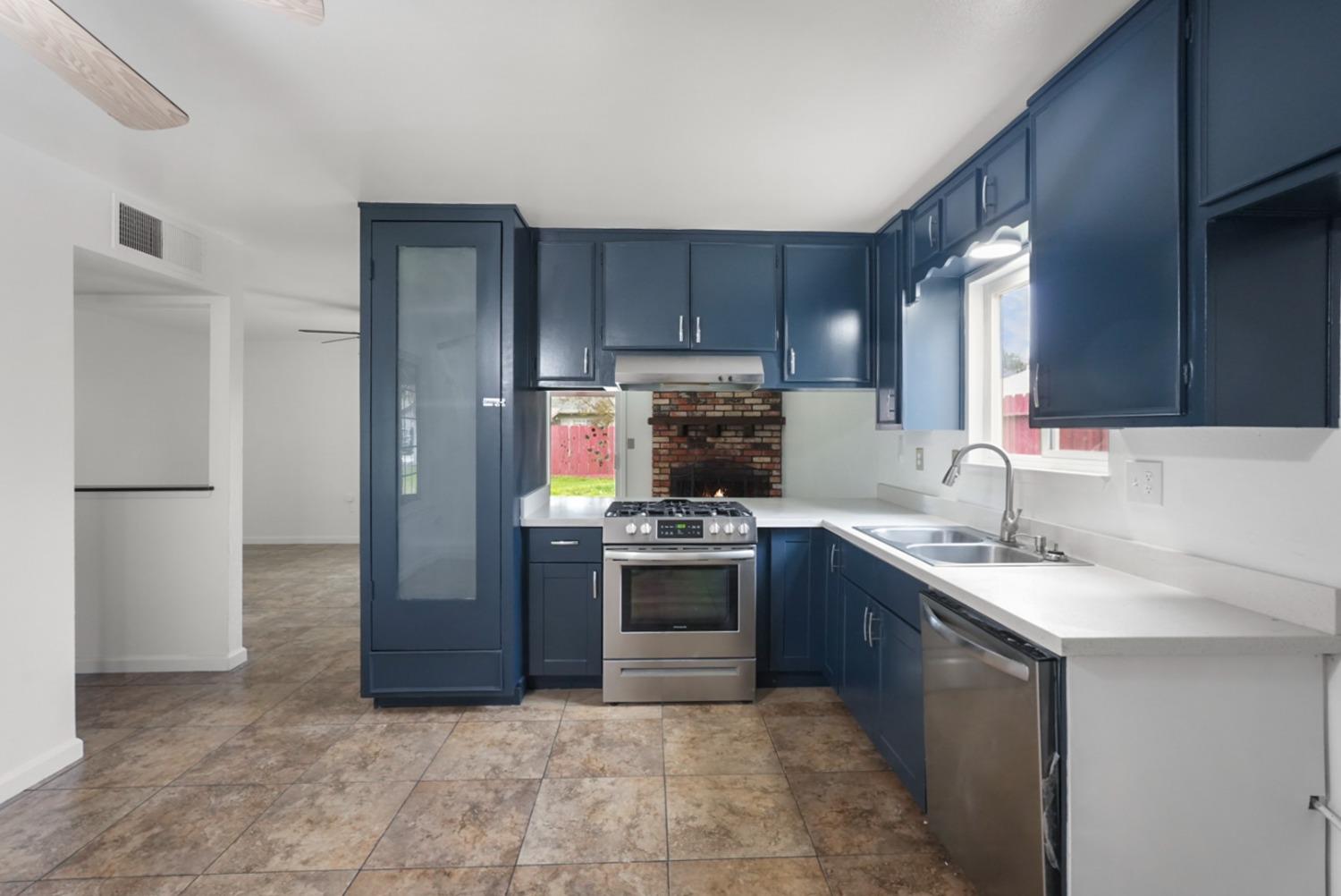 Detail Gallery Image 9 of 32 For 1604 Clevenger Dr, Modesto,  CA 95356 - 3 Beds | 2 Baths