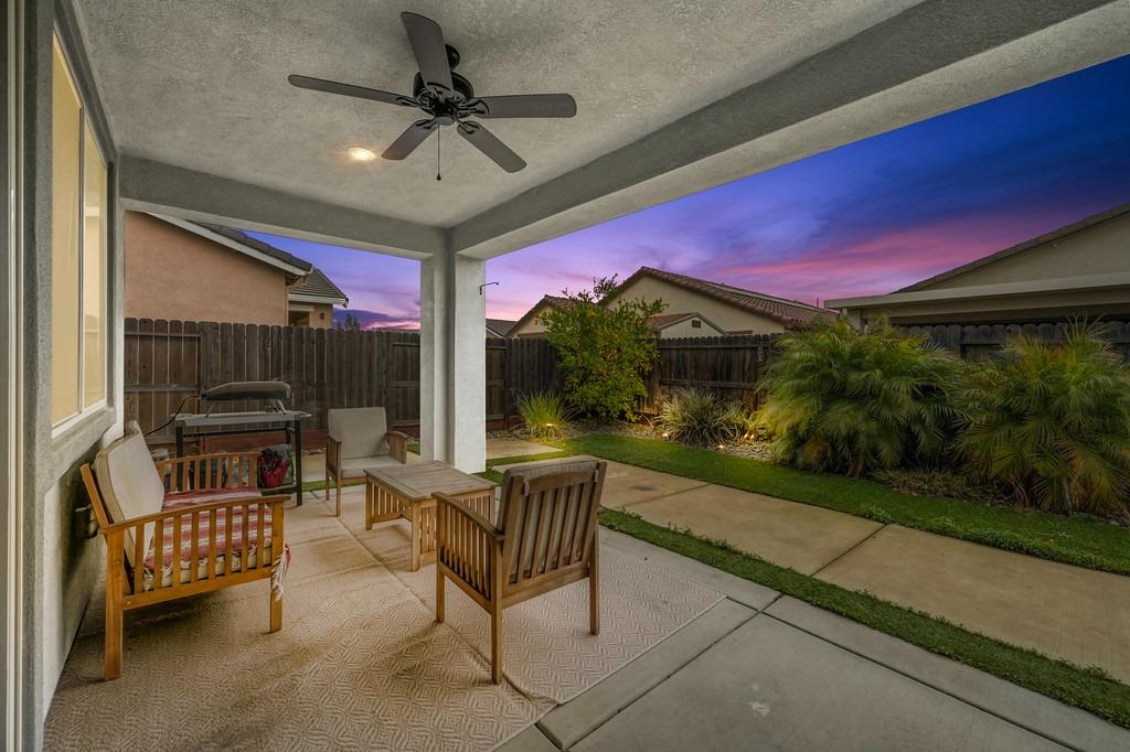 Beach Pine Way, Sacramento, California image 37