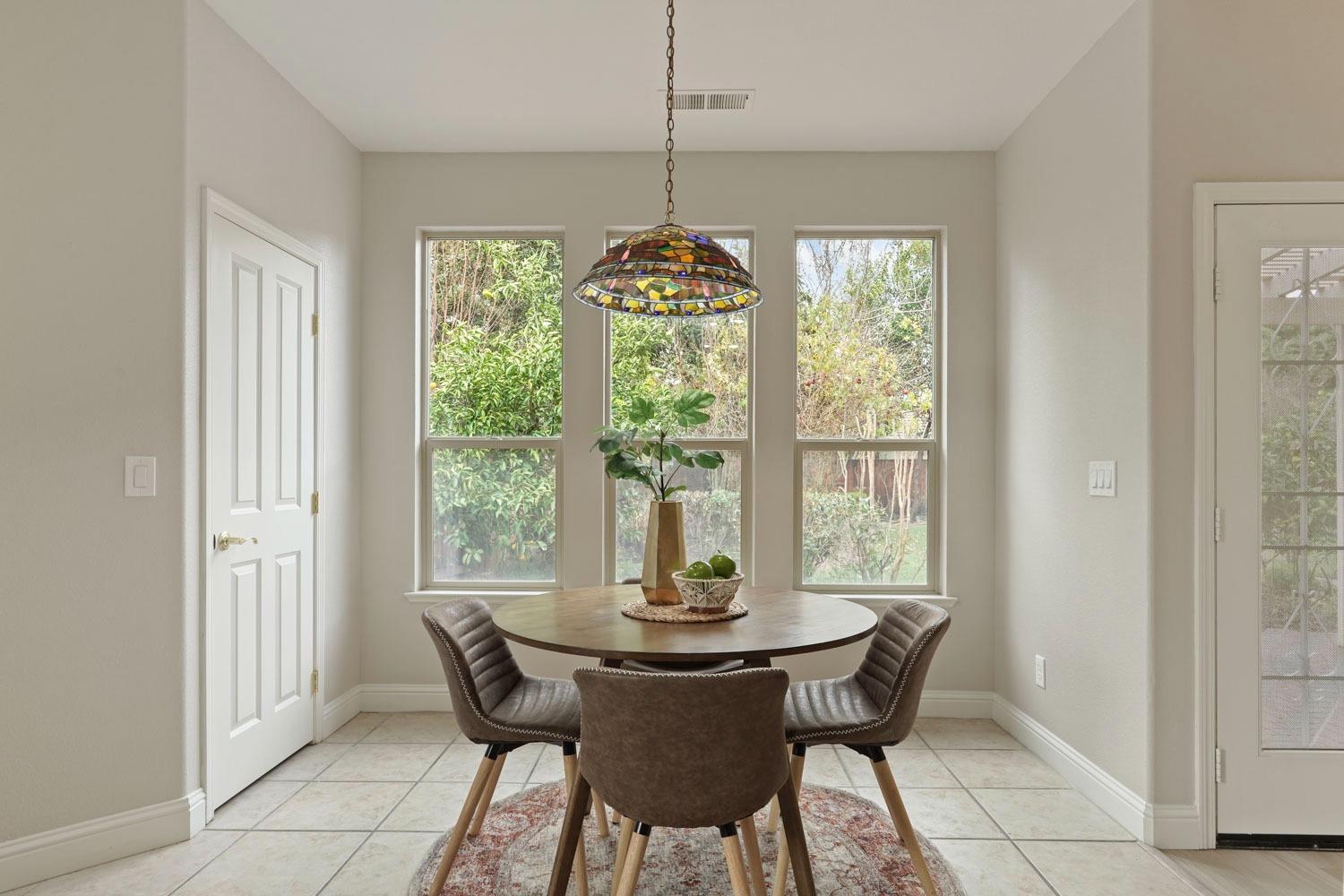 Detail Gallery Image 12 of 60 For 5062 Spanish Bay Cir, Stockton,  CA 95219 - 4 Beds | 2/1 Baths