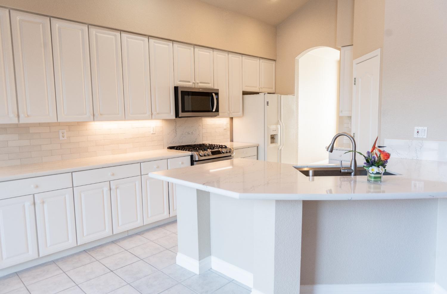 Detail Gallery Image 11 of 48 For 12077 Gold Pointe Ln, Gold River,  CA 95670 - 4 Beds | 3 Baths