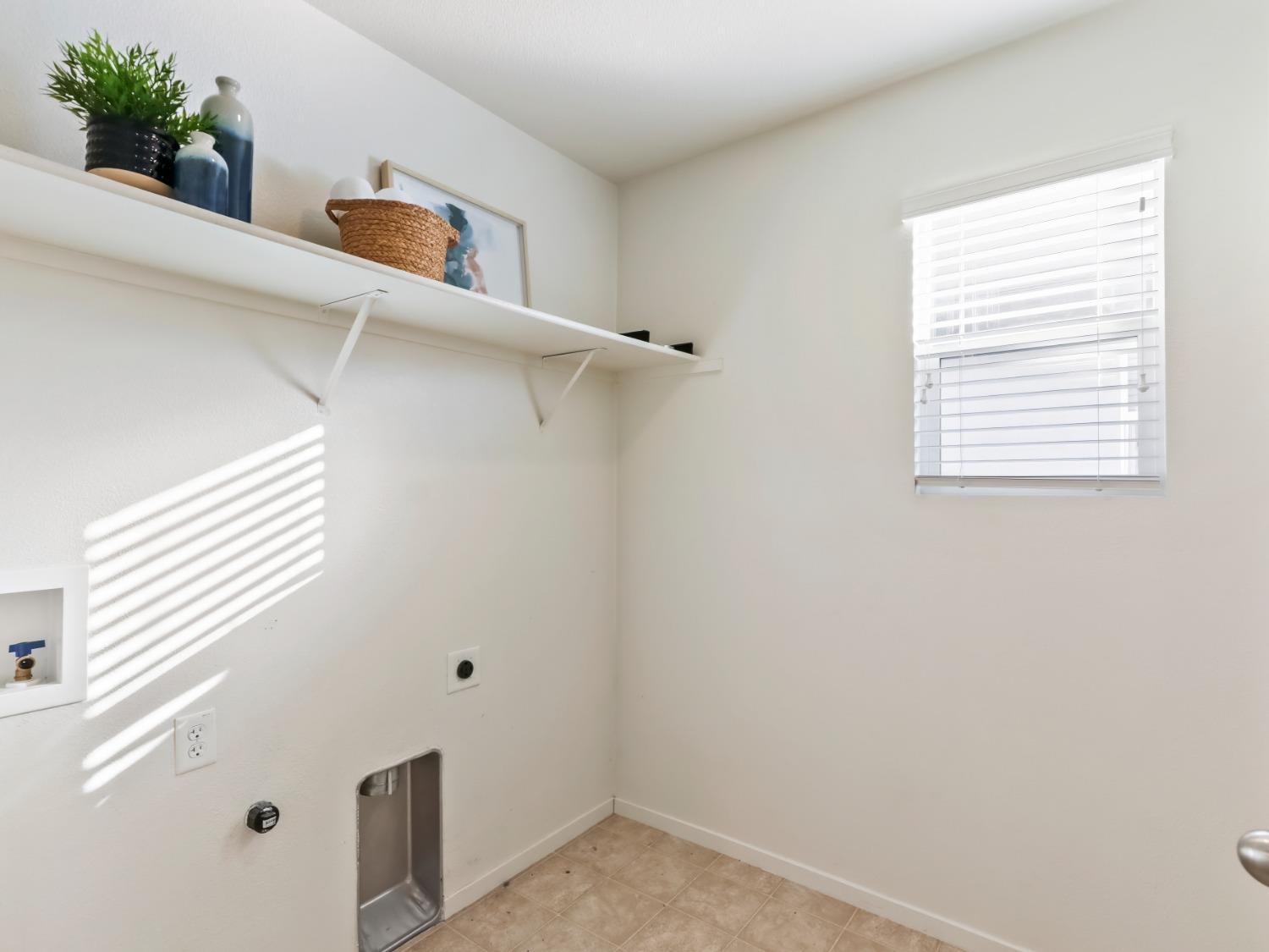 Hazelton Way, Sacramento, California image 39
