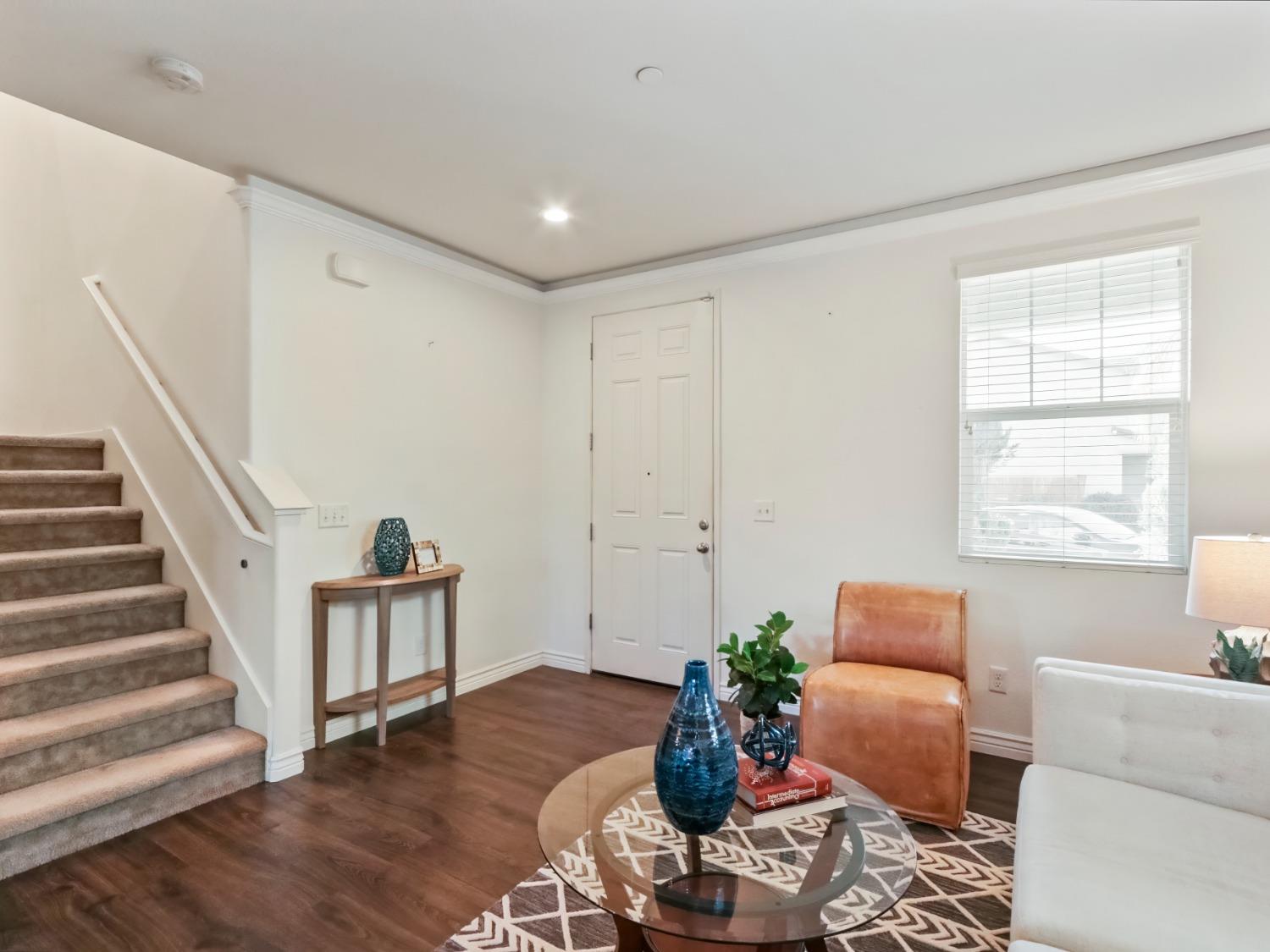Hazelton Way, Sacramento, California image 5