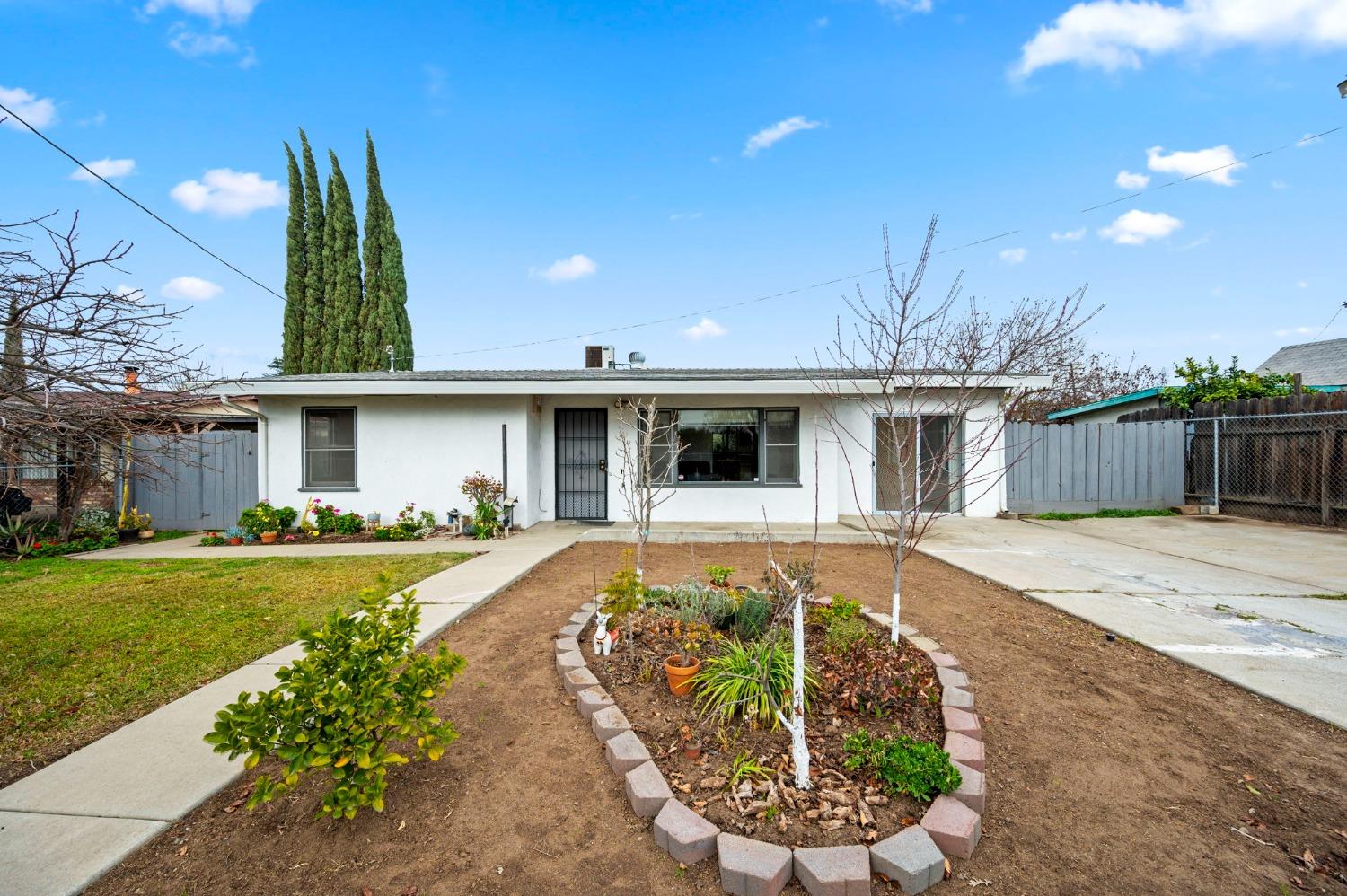 Detail Gallery Image 1 of 1 For 2327 Robertson Rd, Modesto,  CA 95358 - 2 Beds | 1 Baths