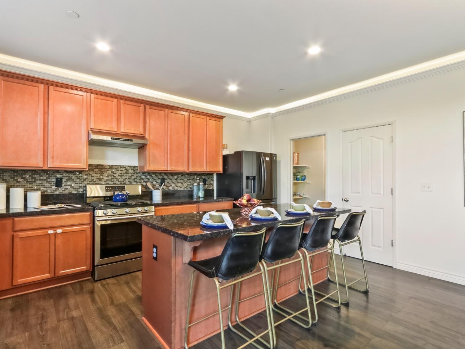 Hazelton Way, Sacramento, California image 17