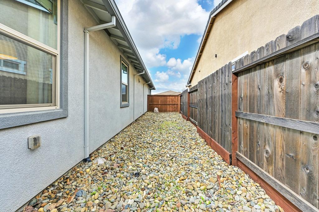 Beach Pine Way, Sacramento, California image 45
