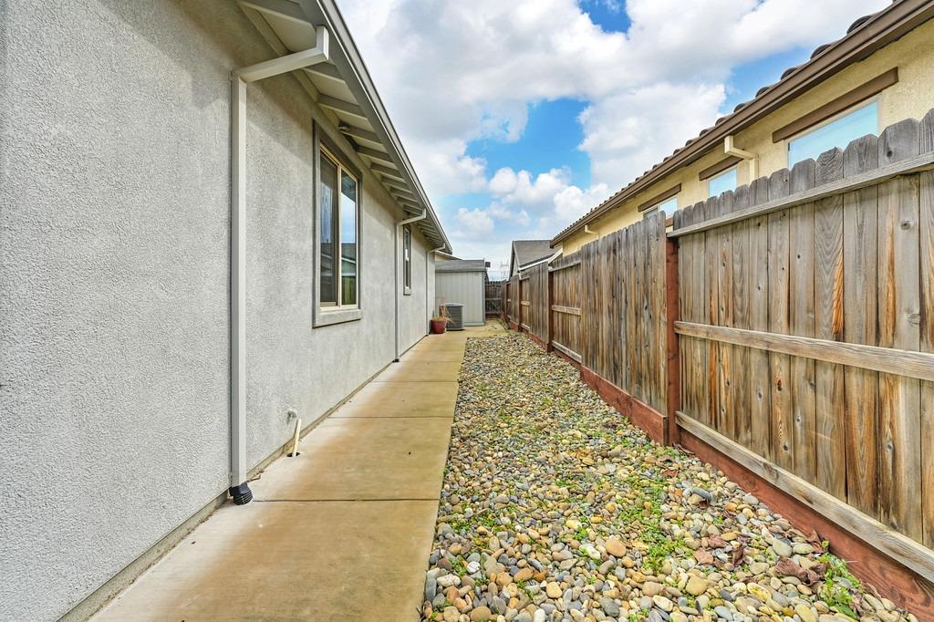 Beach Pine Way, Sacramento, California image 48